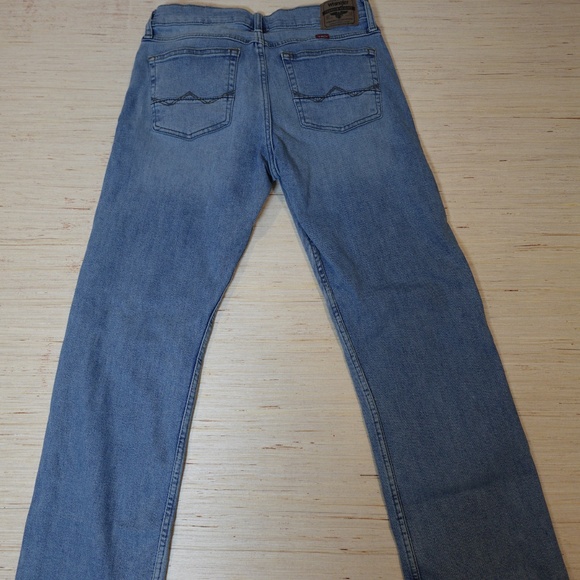 Wrangler Slim Straight Light Wash Jeans Men’s Size 32x30 - Picture 3 of 4